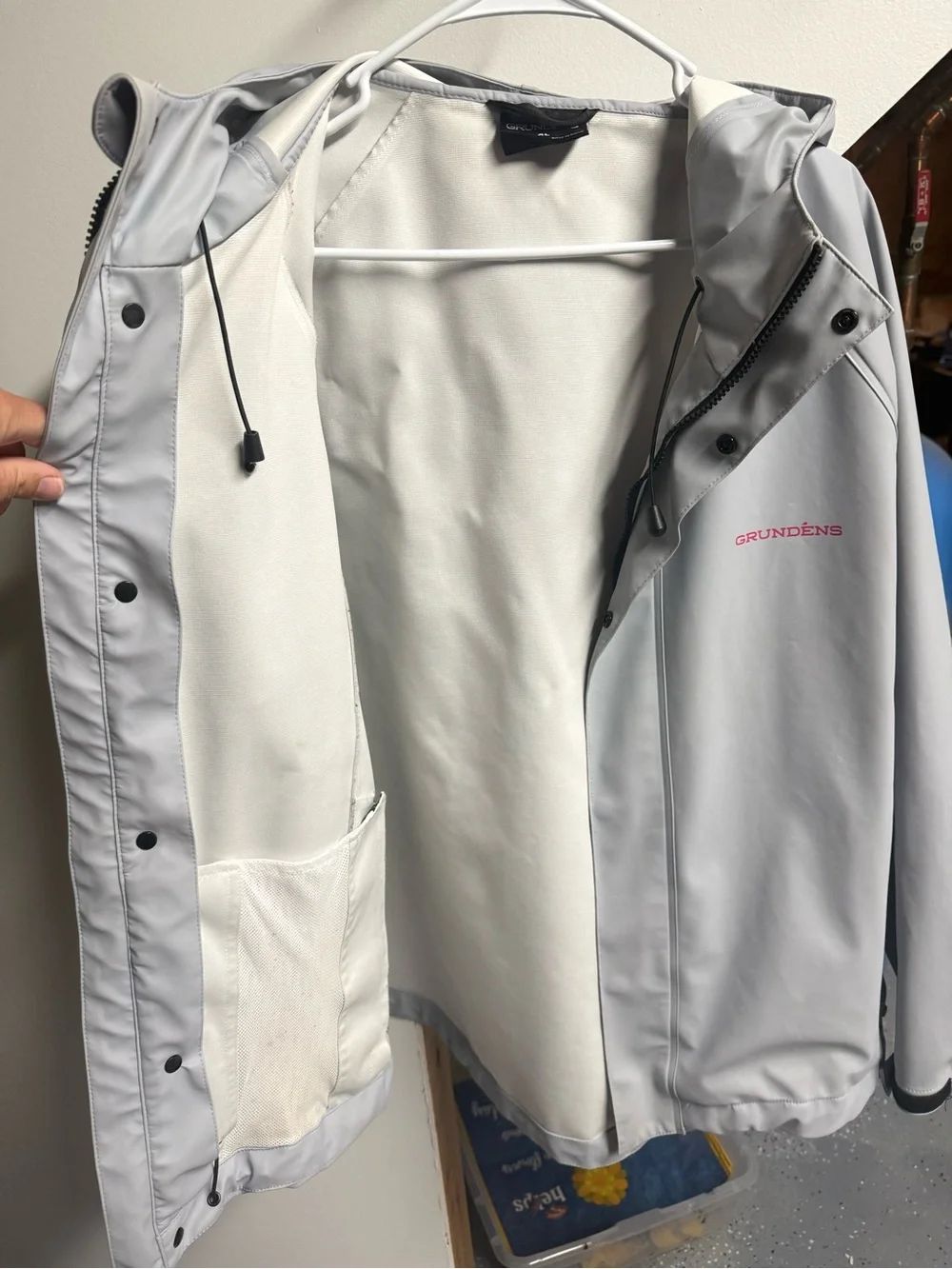 Grundéns Women’s Light Gray Waterproof Hooded Jacket